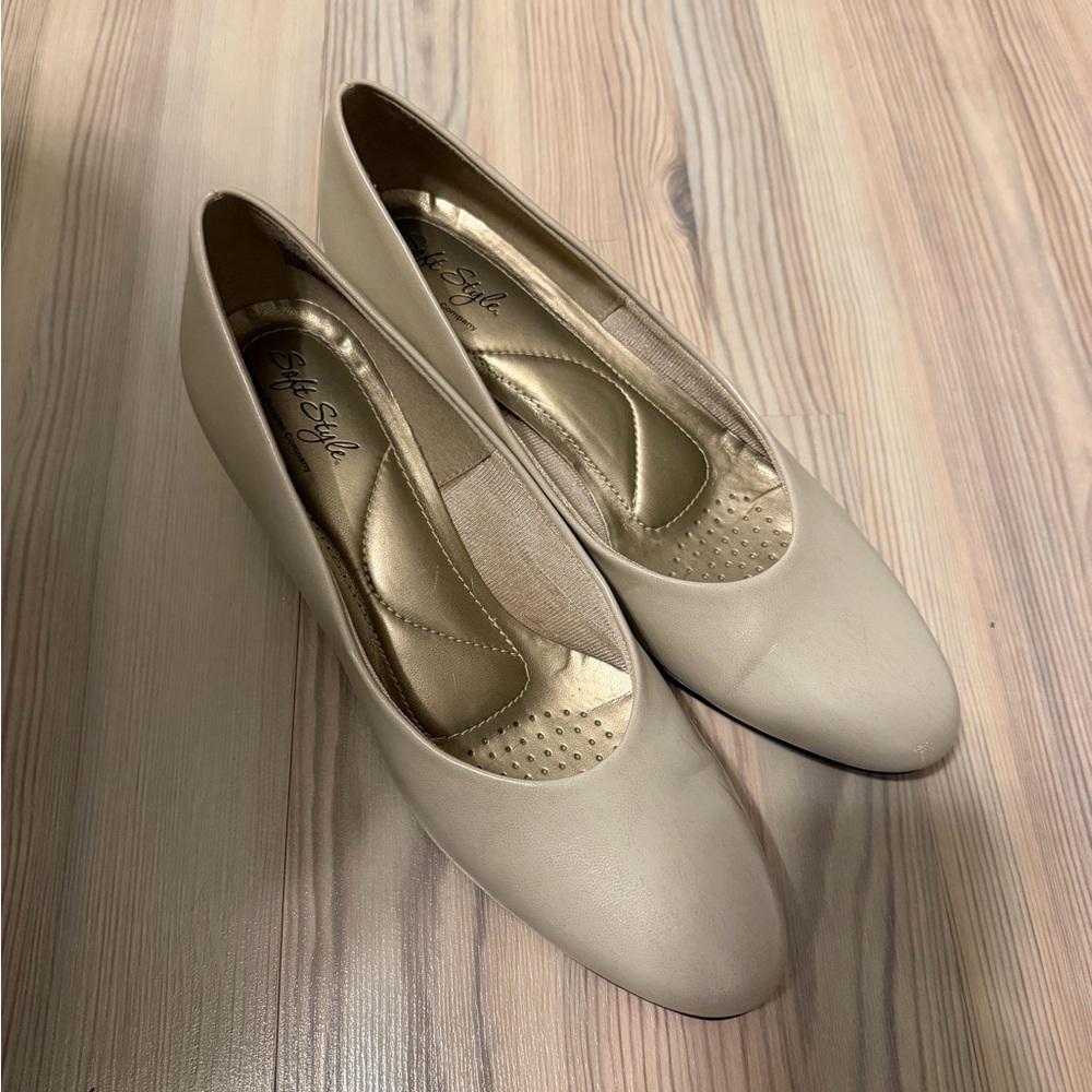 Women's Cream Pumps